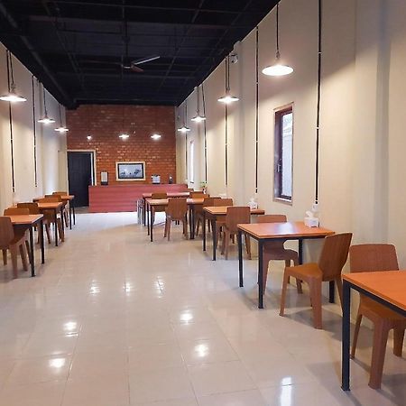 Hotel RedDoorz Syariah near Transmart Jambi 2 Palmerah Zewnętrze zdjęcie